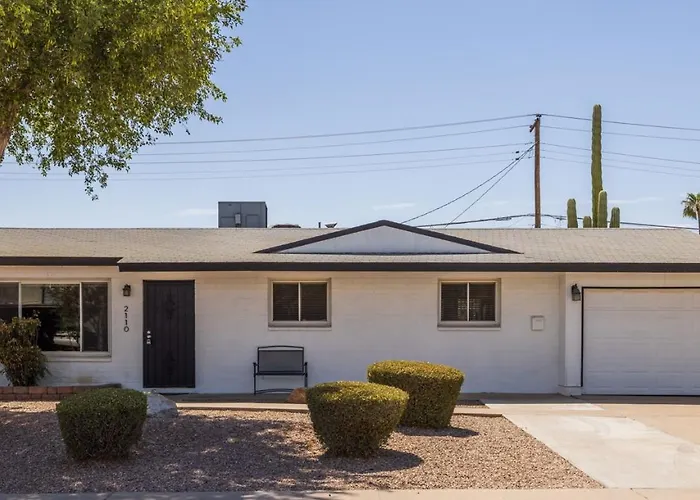 Charming Private With Pool Tempe