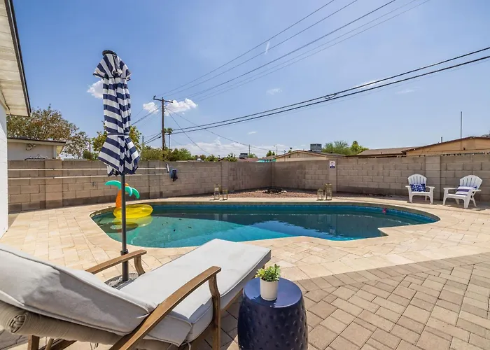 Guest house Charming Private With Pool