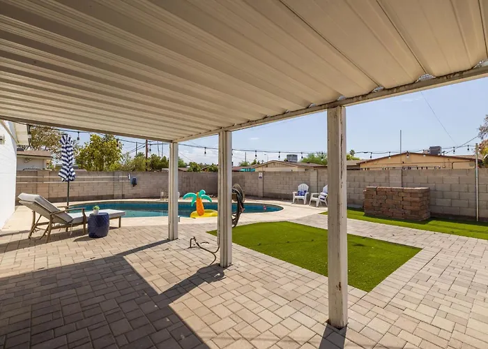 Charming Private With Pool Guest house